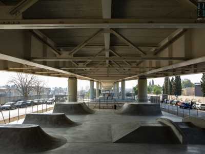 E ci imbattiamo subito nello skate park...